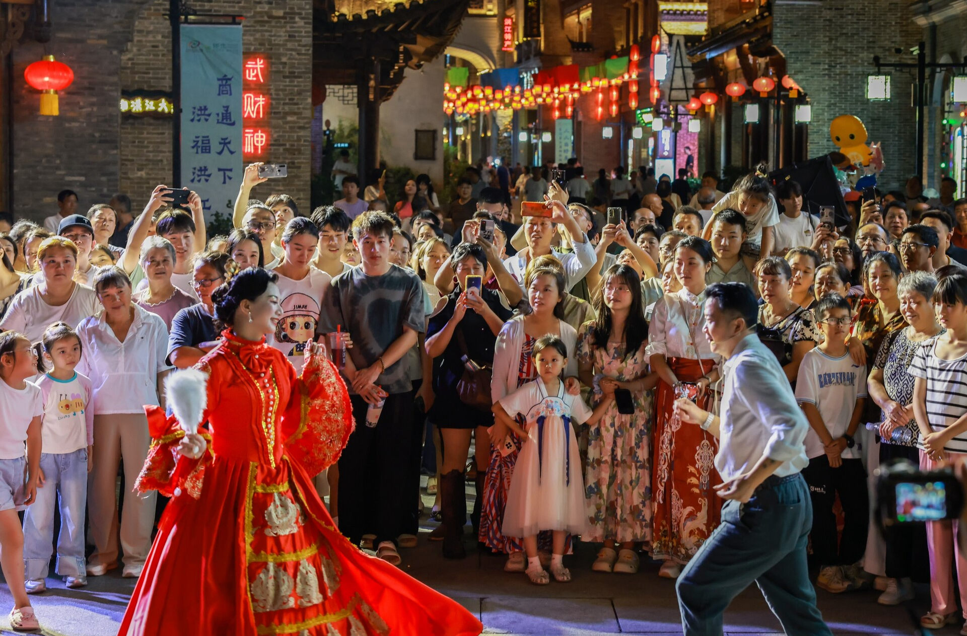 “双节”假期，洪江古商城再次上演“人从众”！