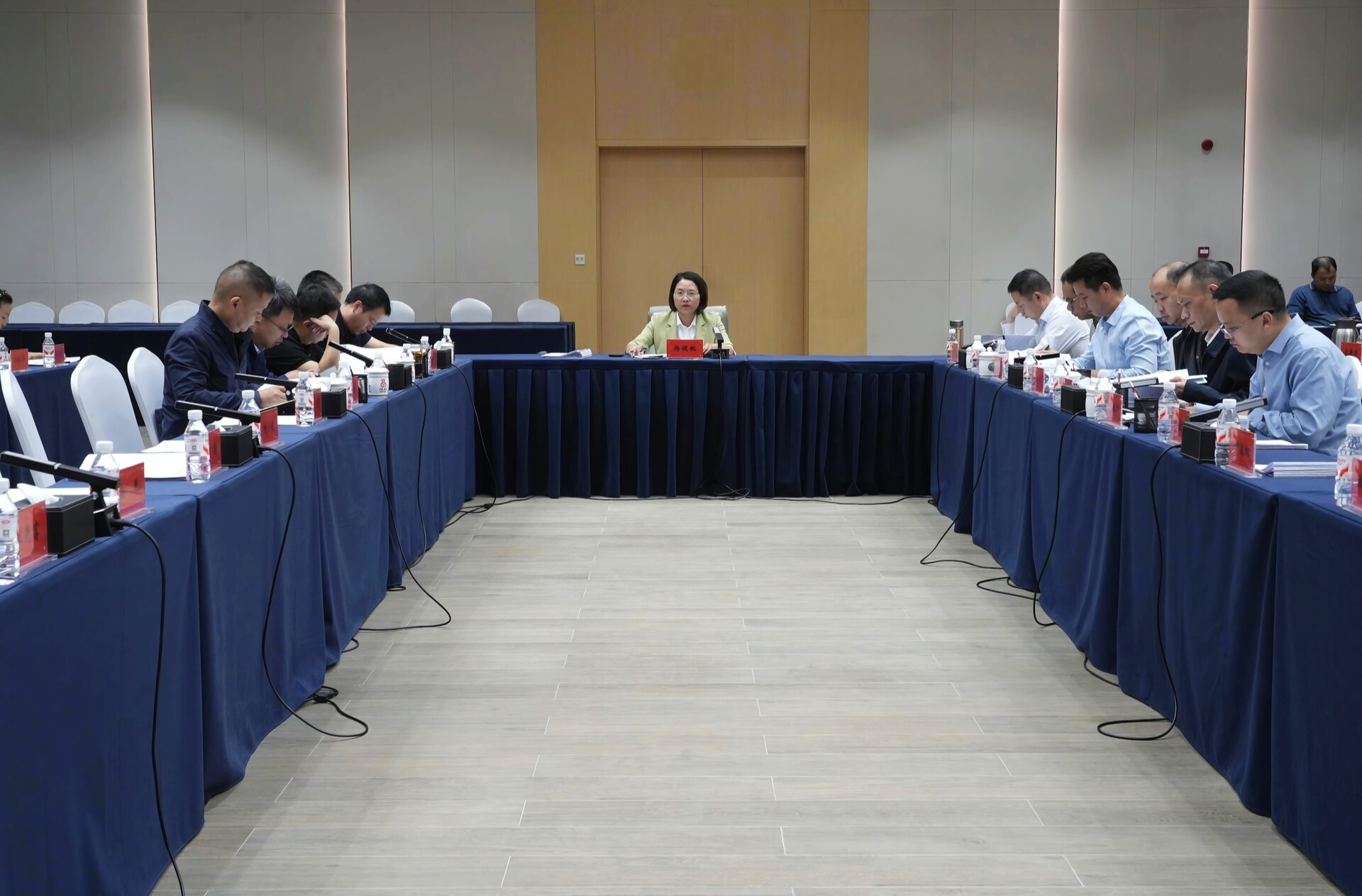 中共洪江區(qū)工委理論學(xué)習(xí)中心組開展2025年第十二次集體（擴大）學(xué)習(xí)