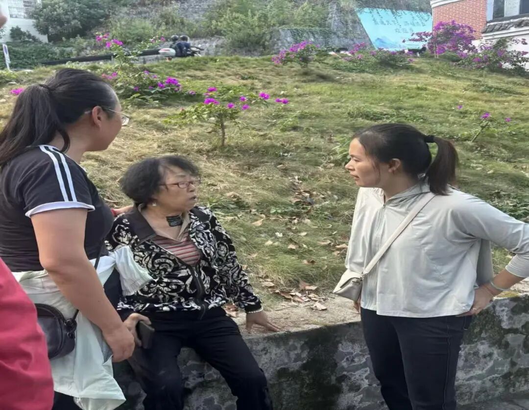 危急時刻伸援手 社區(qū)溫情暖人心