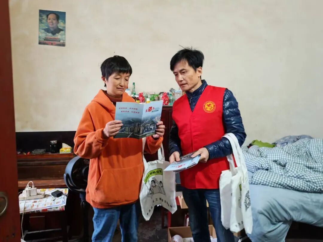 逐戶走訪，“走心”更“入心”