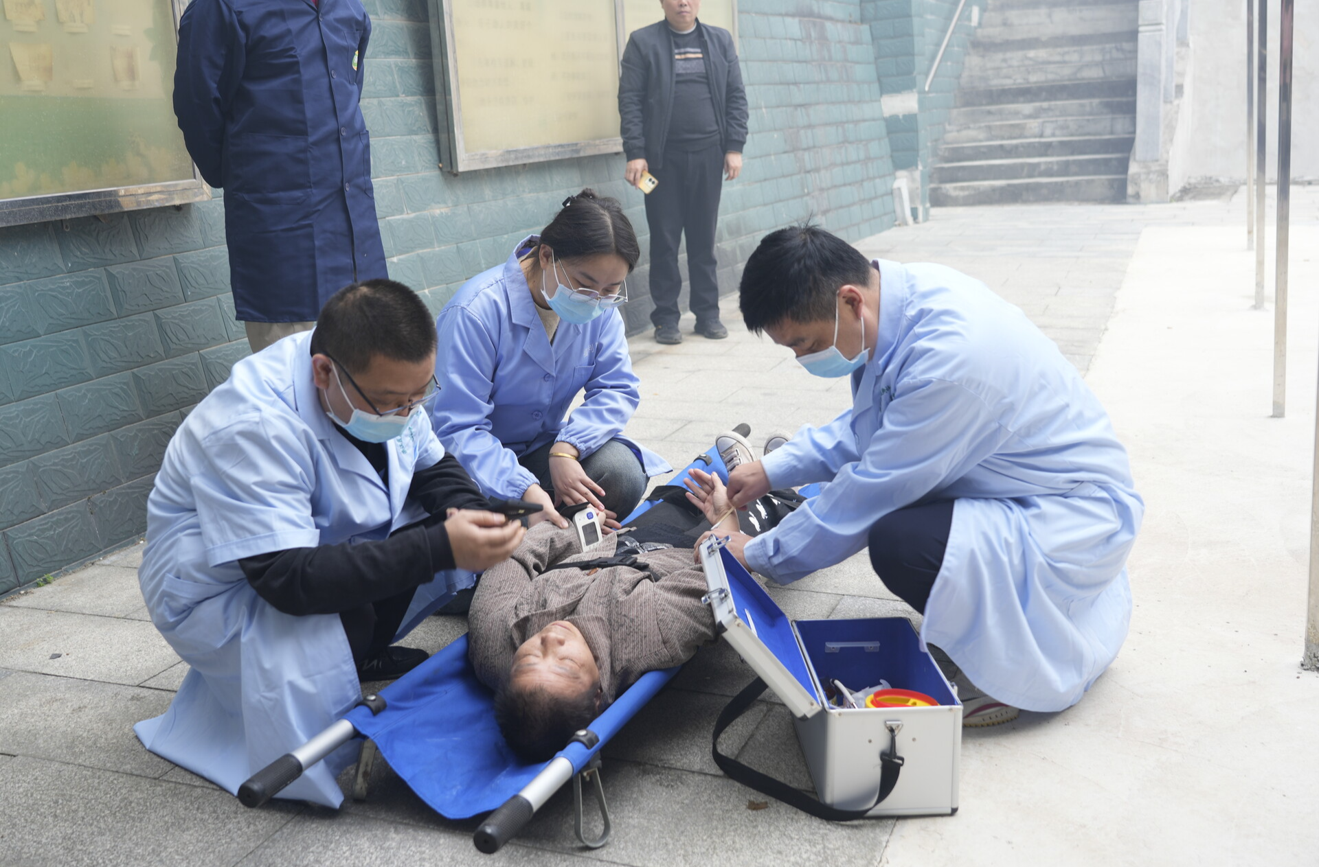 洪江区社会福利院开展消防应急疏散培训和演练