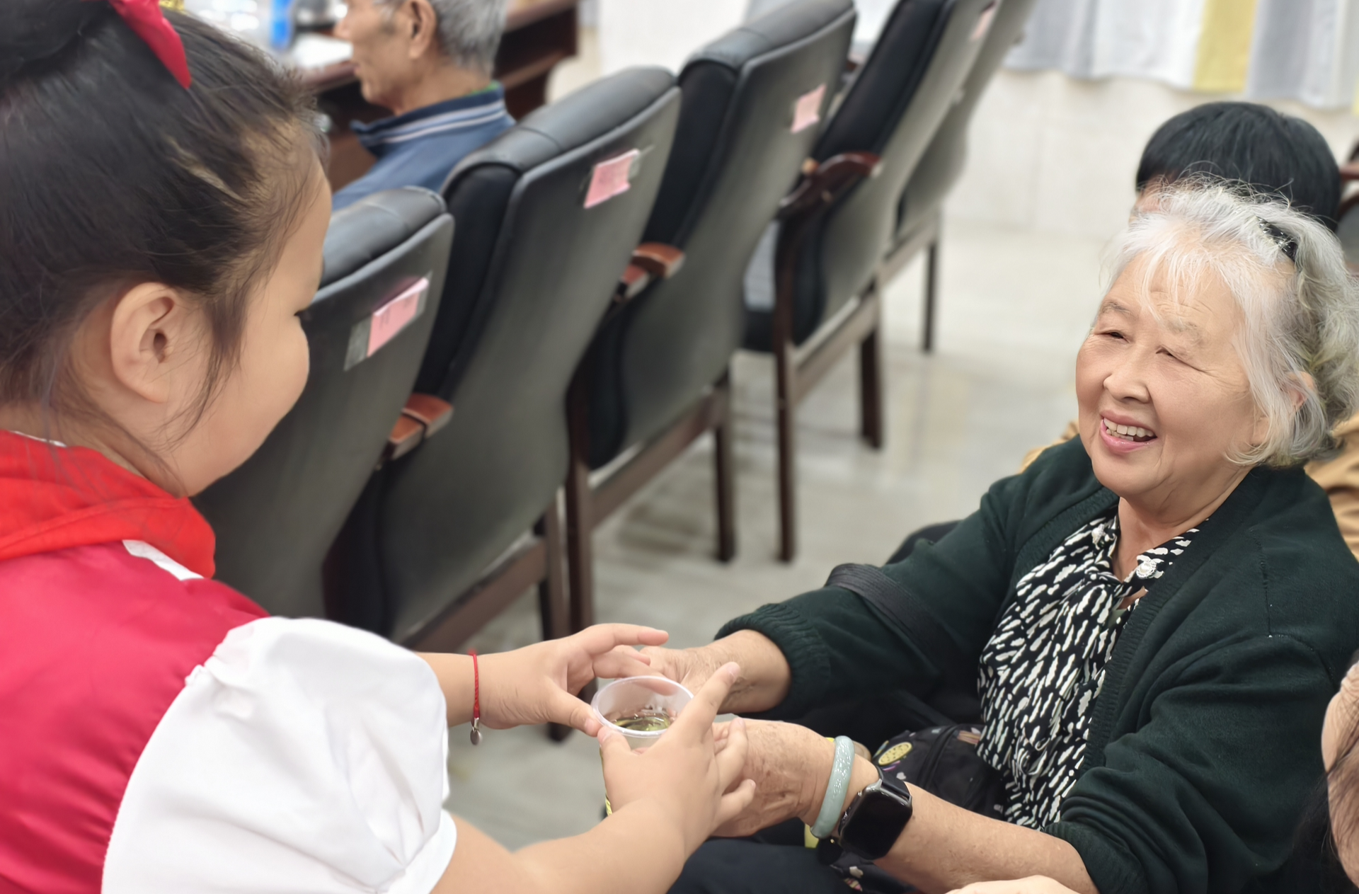 爱在重阳 孝润童心