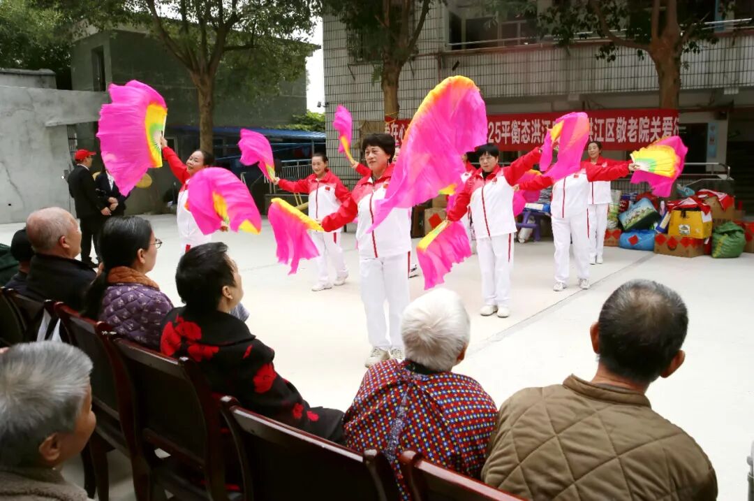 情暖重阳节，爱驻敬老院