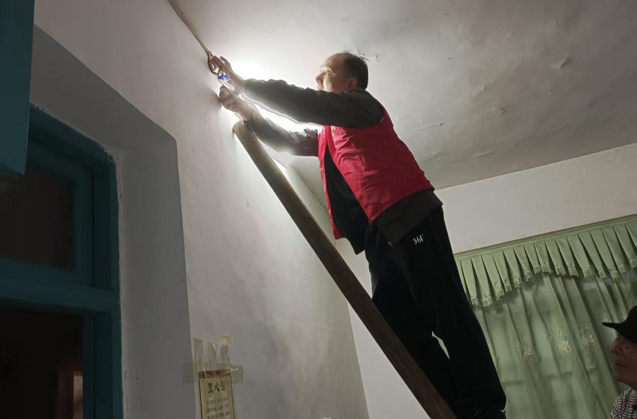 “紅色星期六”丨點(diǎn)亮燈，也照亮心！