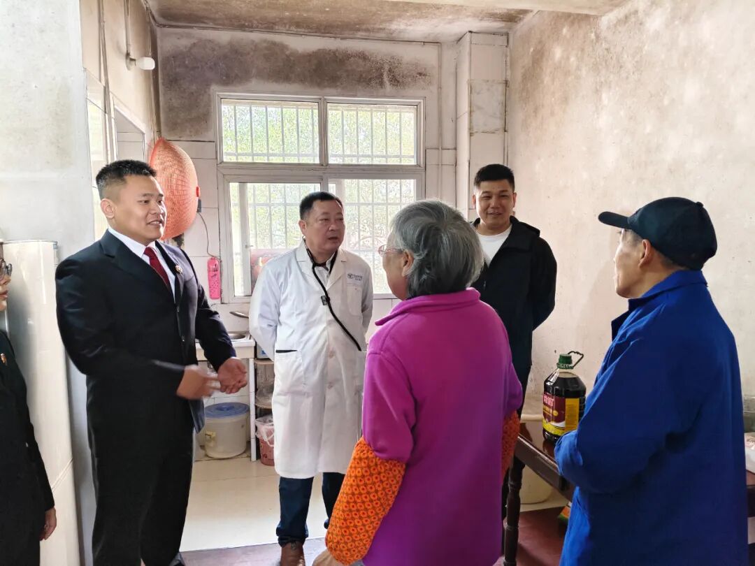 部门联动送关怀，情暖困难老人心