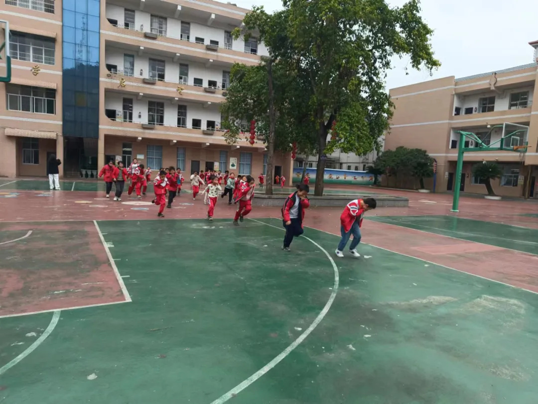 以练筑防！校园消防演练硬核开练