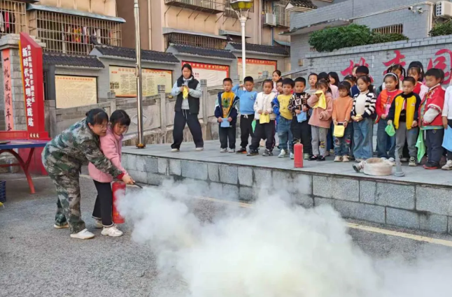 消防 “童” 行护成长 安全种子植心间