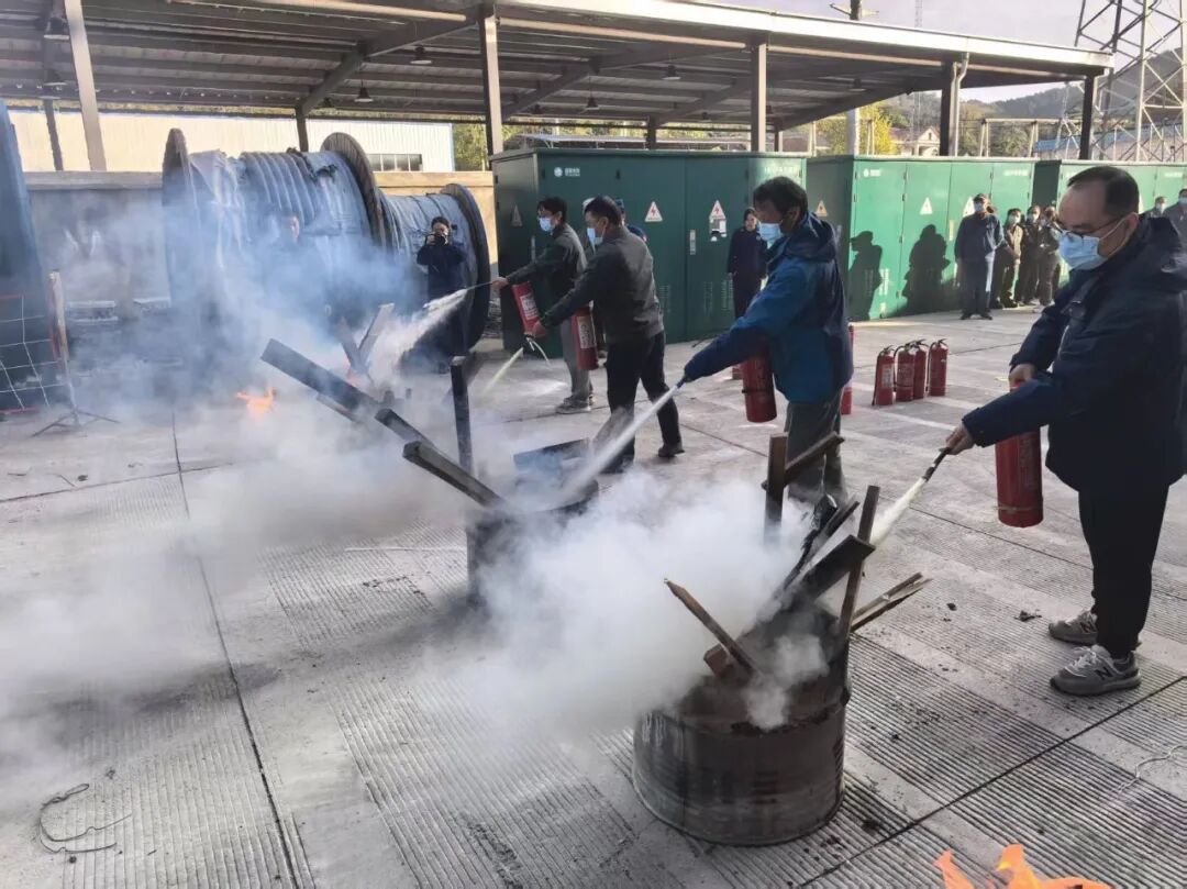 消防演练筑防线 实战操作促提升