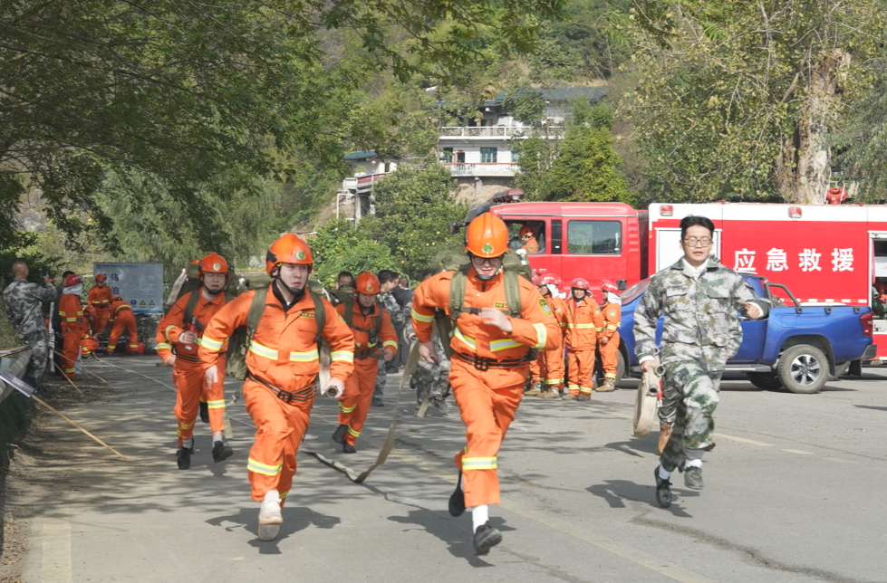 以练为战砺精兵 防患未“燃”护青山