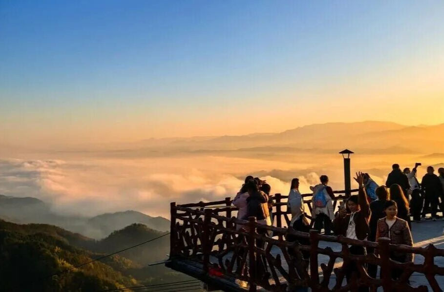 云海为伴 暖意同行