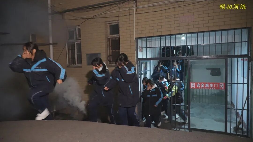 开展消防演练，此次的重点是……