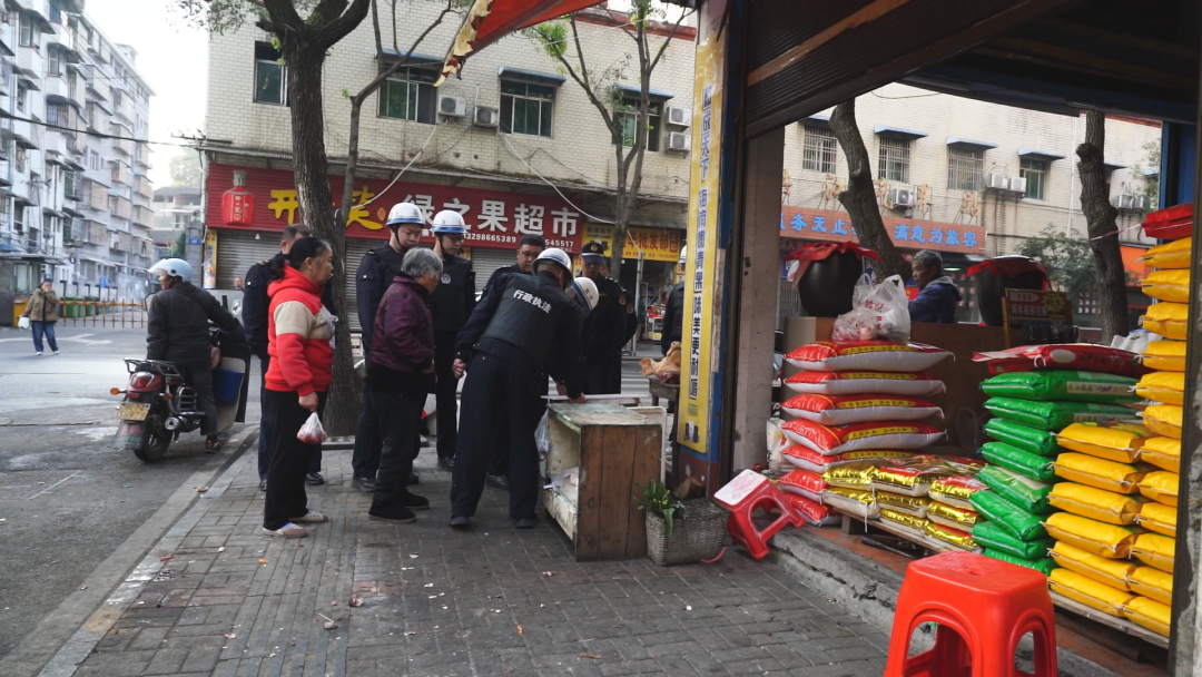 聚焦校园周边 整治环境秩序