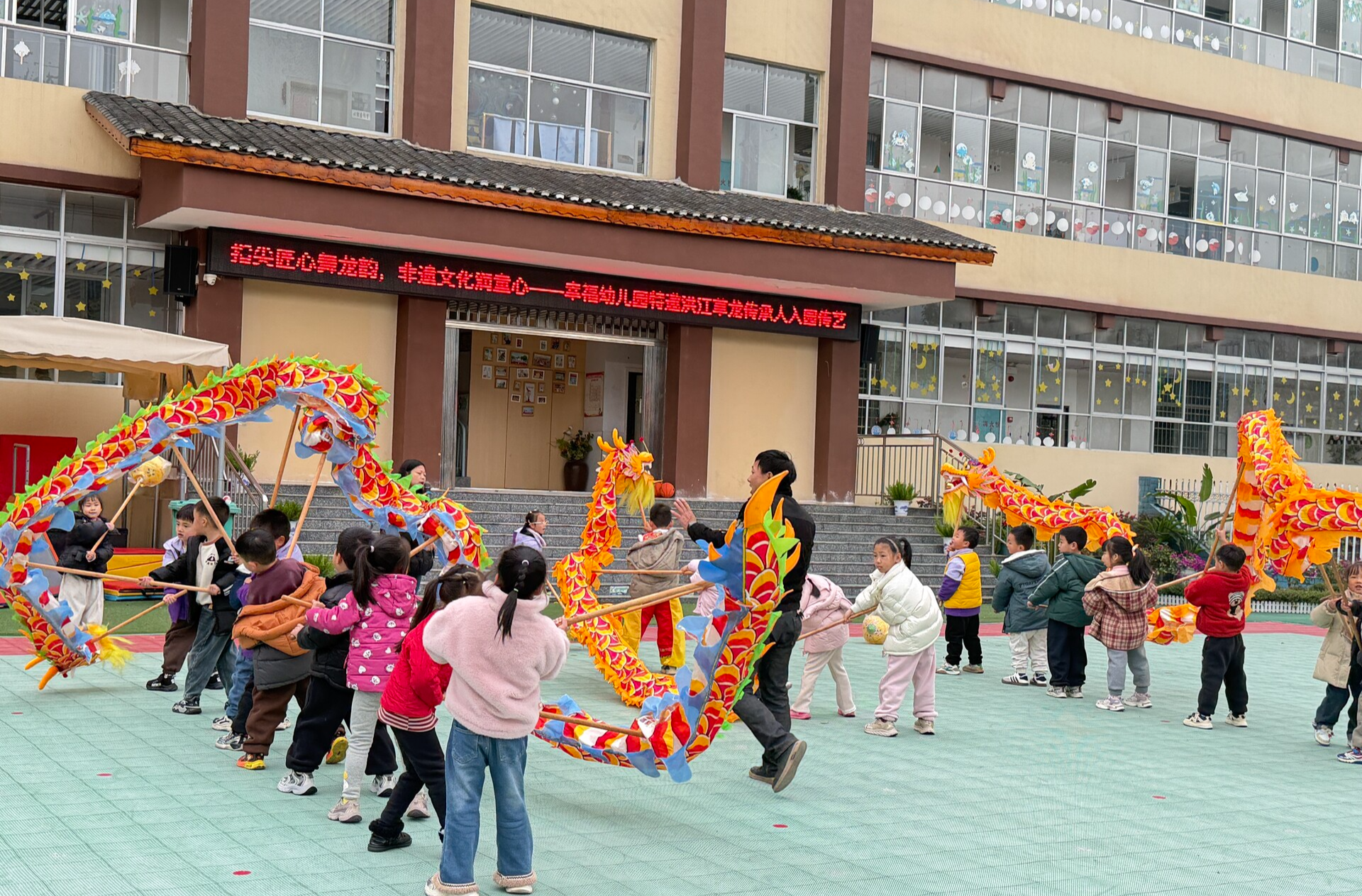 指尖承非遗 萌娃乐传承