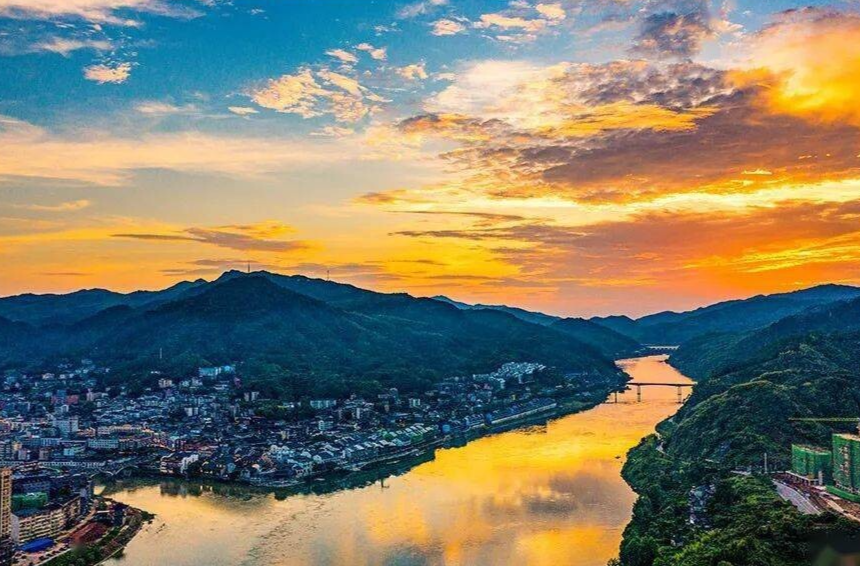 音乐为媒、古城作席，湖南洪江区开启“超级大舞台”音浪盛宴