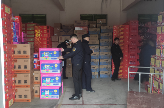 节前护平安！烟花爆竹打非治违进行时