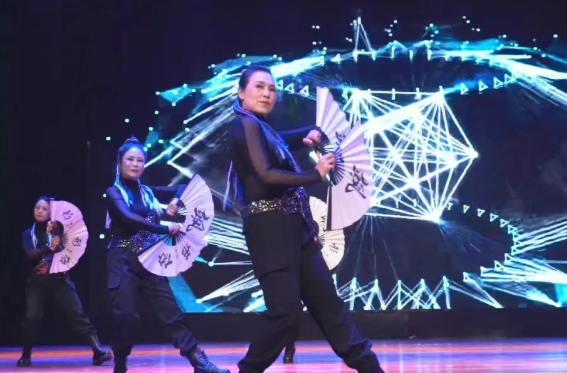 银发焕彩迎新年 载歌载舞庆元旦