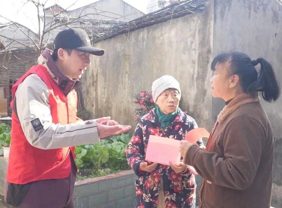 敲門入戶+多維宣傳 筑牢煙花爆竹禁限放防線