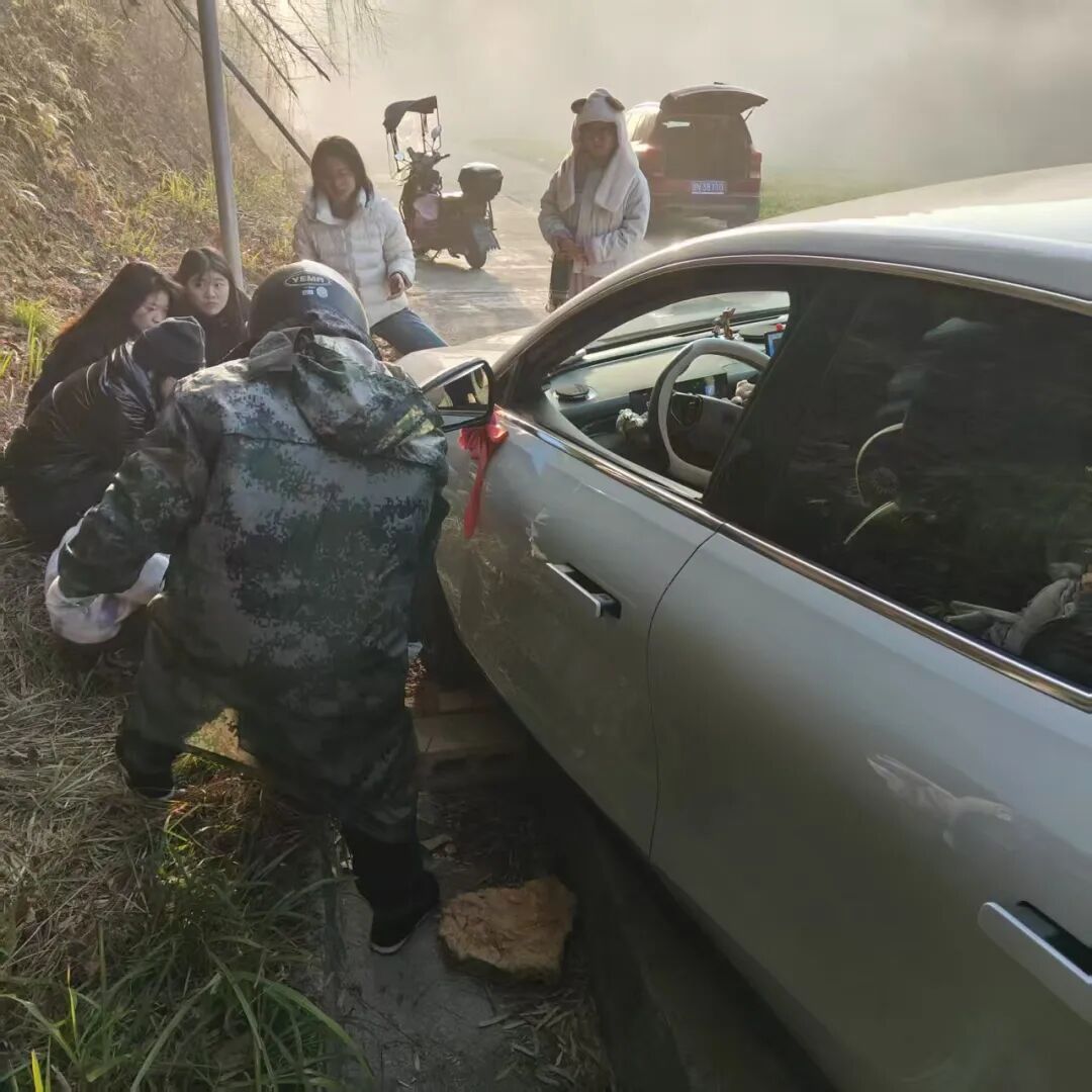 全力做好值守巡護(hù)，保障群眾出行安全