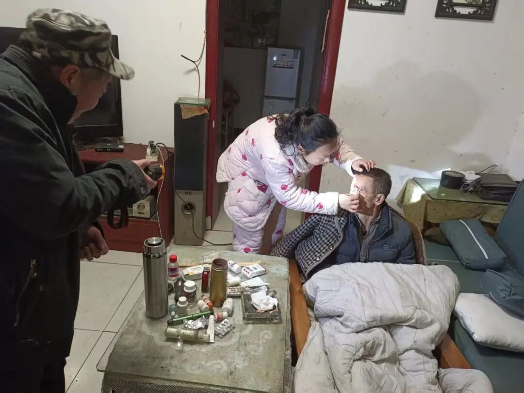 寒夜中，一場(chǎng)社區(qū)的暖心接力