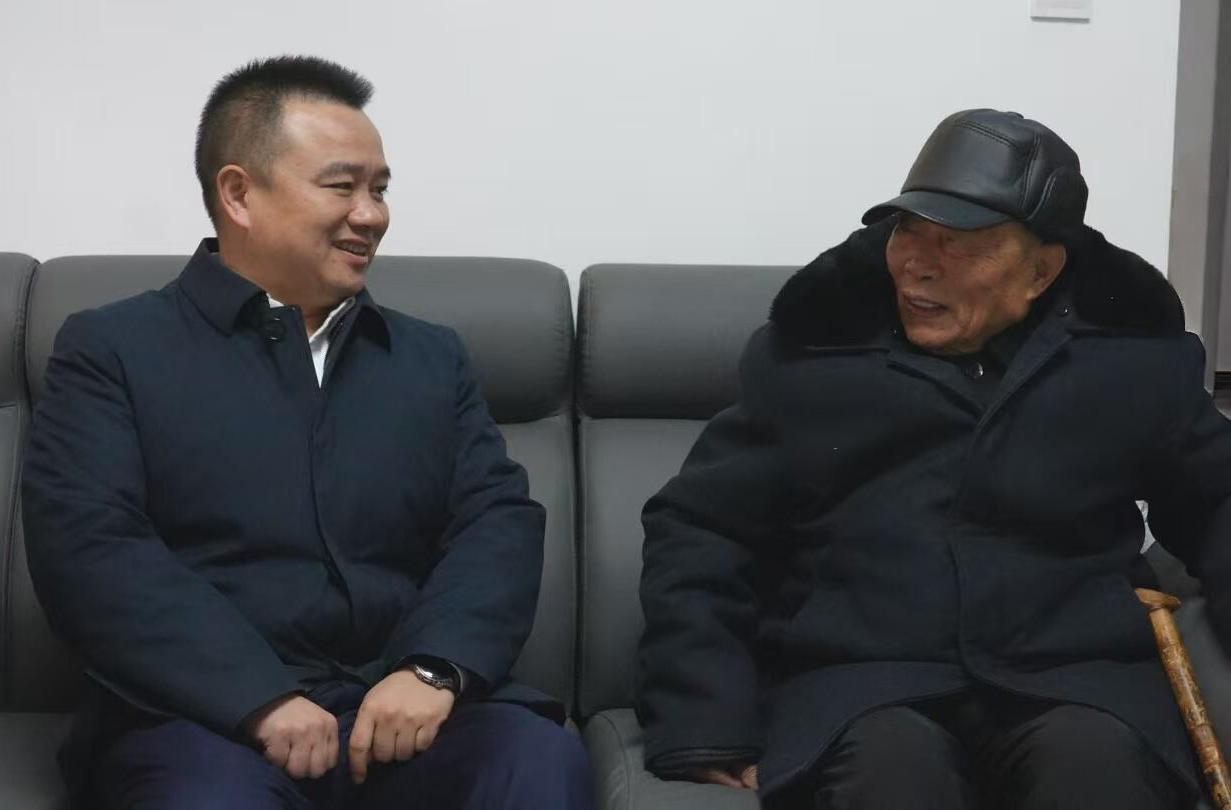 罗欣节前走访慰问困难群众与老干部