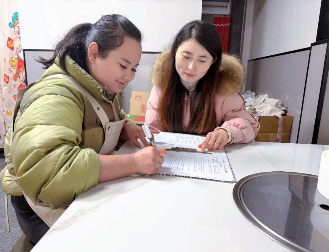 寒假家访传温情 家园同心育未来