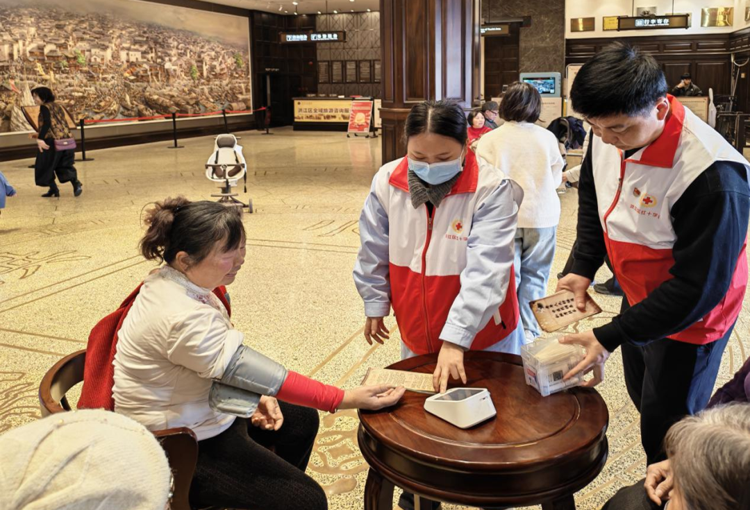 春節(jié)假期，紅十字救護站服務(wù)“不打烊”