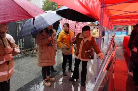 “春風(fēng)行動(dòng)”暖意濃  雙線送崗促就業(yè)