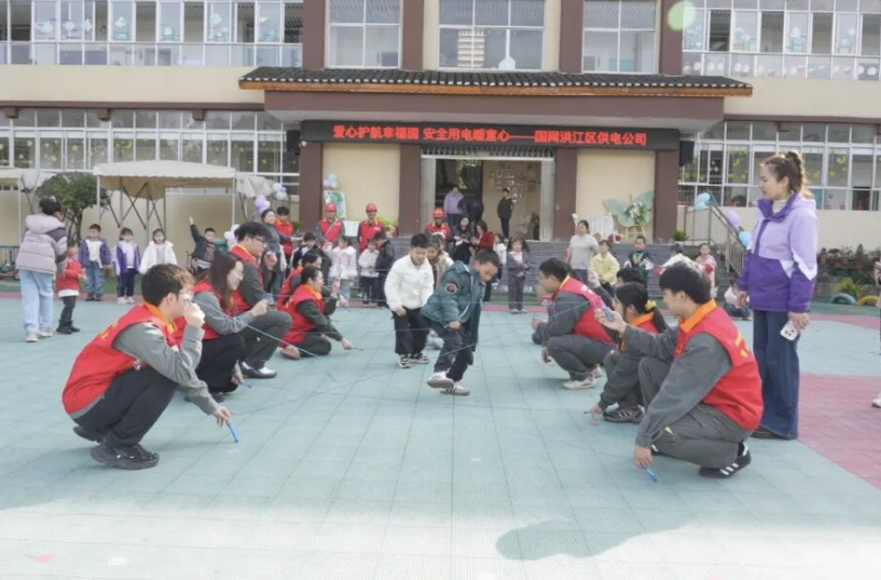 安全用電進校園  “雷鋒精神”伴成長