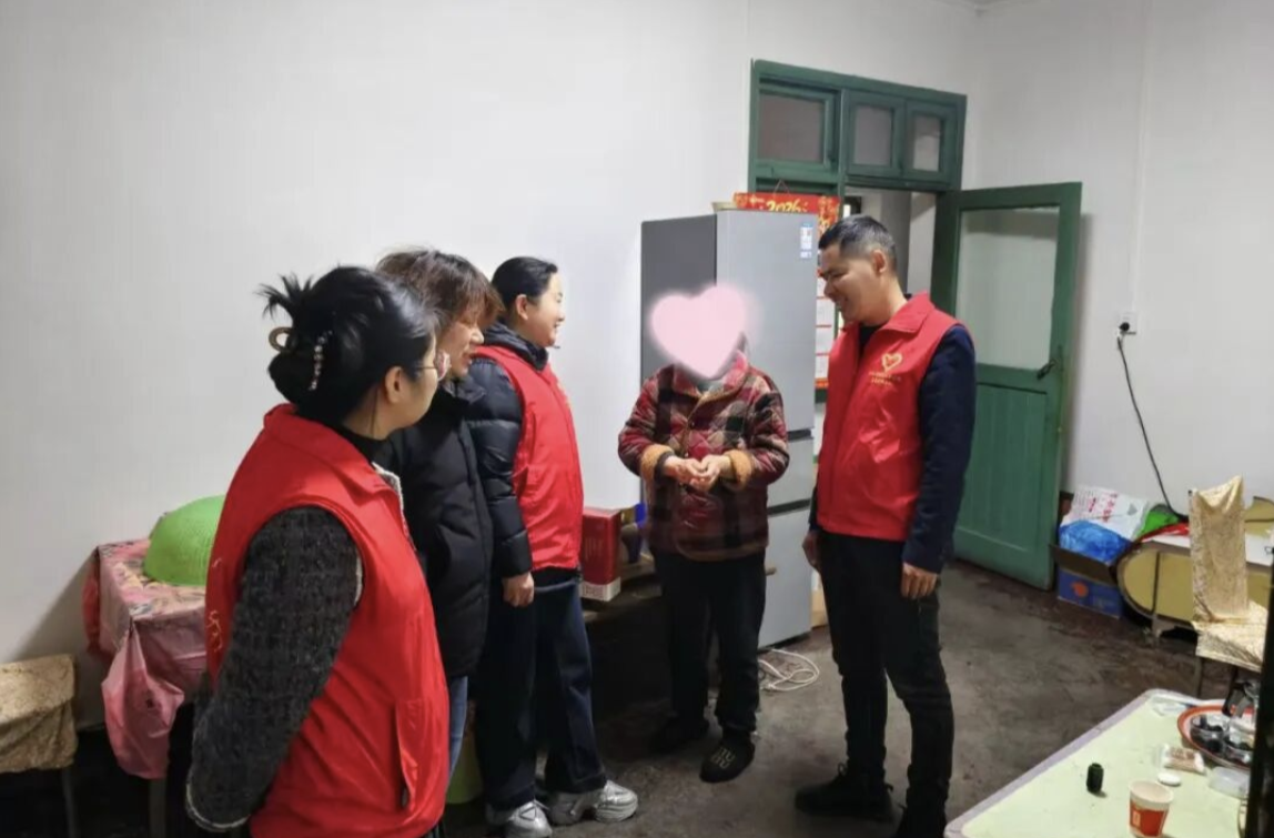 浓浓巾帼情  慰问暖人心