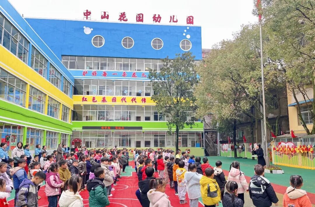 法治進校園，安全伴“童”行