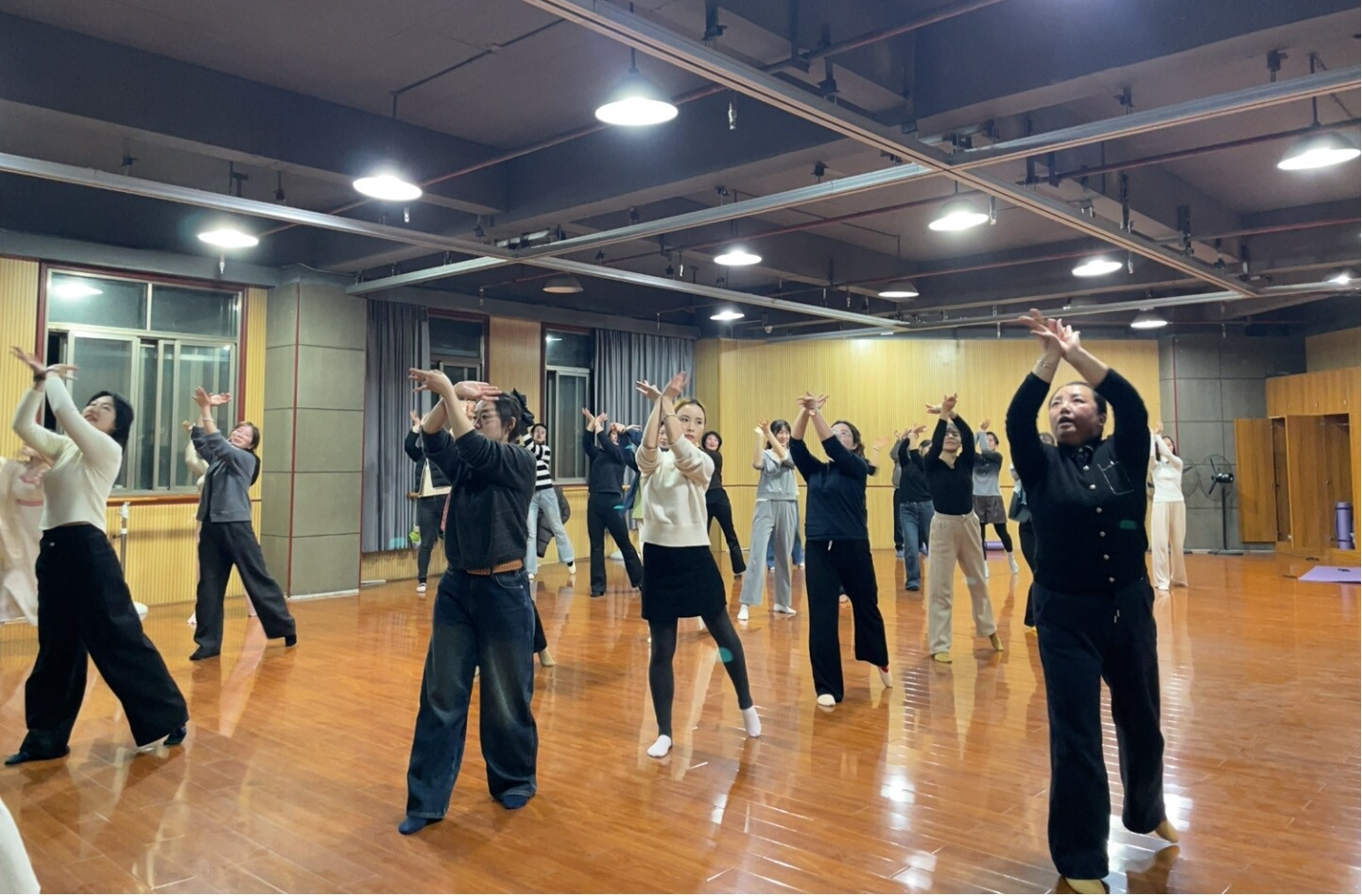 青年夜校開班  舞韻芳華點(diǎn)亮夜生活