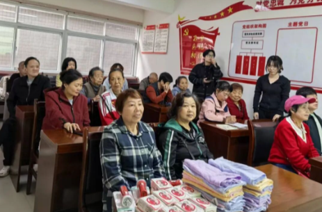 法治護航伴成長 關(guān)愛守護進社區(qū)