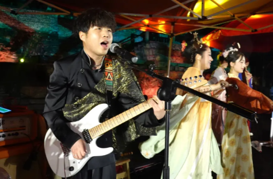 國潮新聲唱響洪江古商城 國潮音樂會(huì)燃情上演