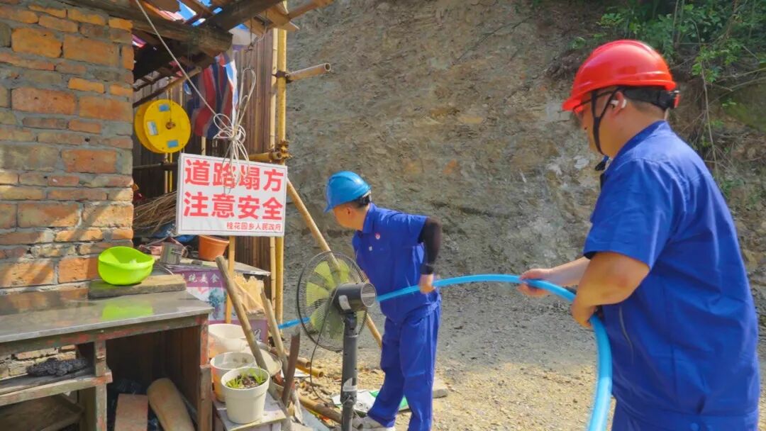 山体滑坡致管网受损 洪江区自来水公司应急保供暖民心