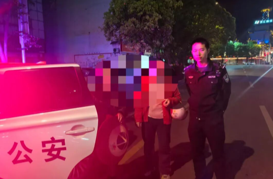 高龄老人迷路走失 民警护送平安回家