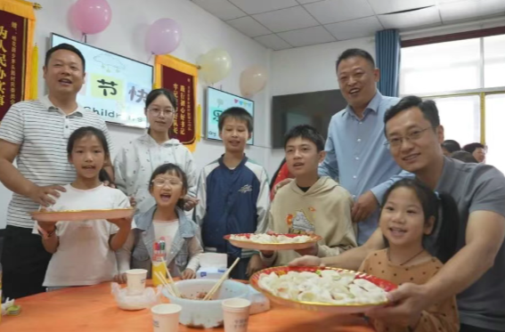 情暖六一润童心 党群联心护成长