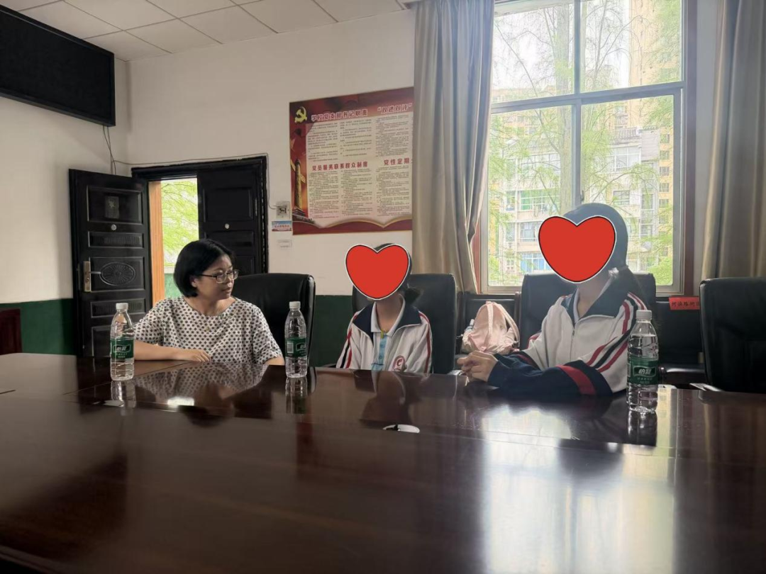 鳳翔助學(xué)暖人心  婦聯(lián)關(guān)懷助高考
