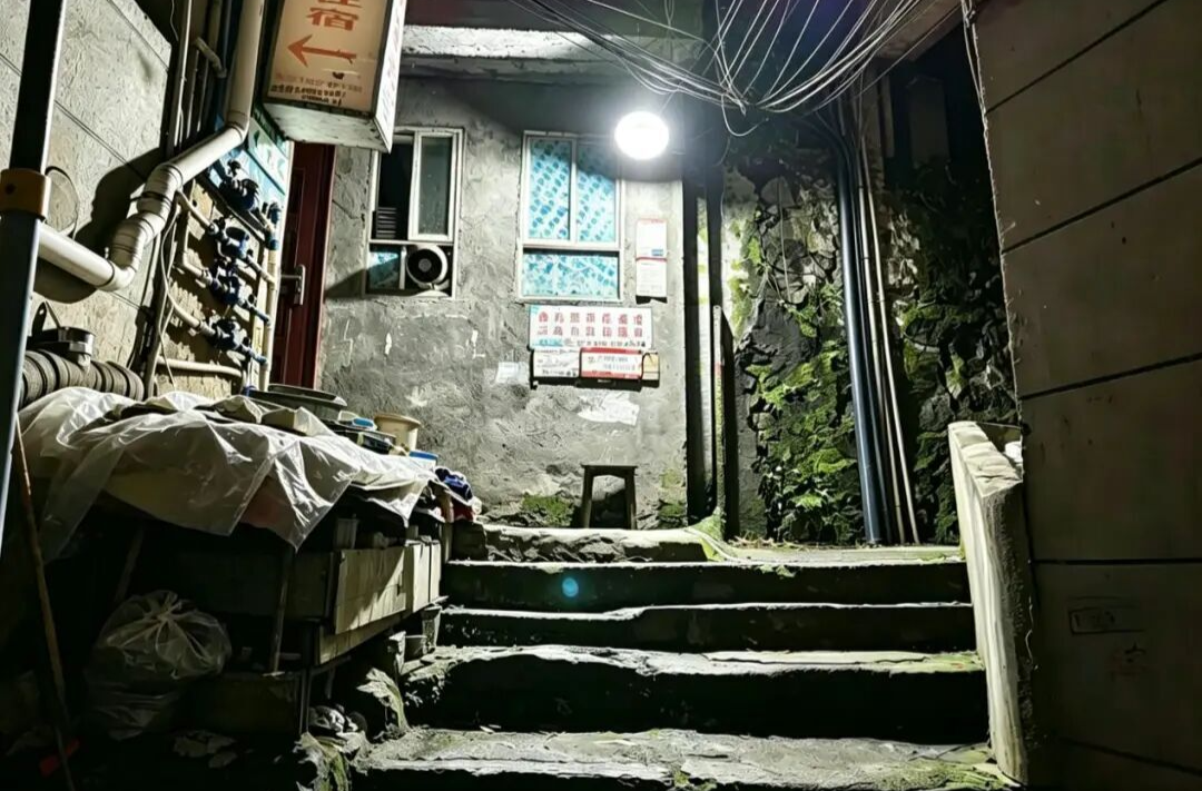 一盞路燈，點(diǎn)亮居民“安心路”
