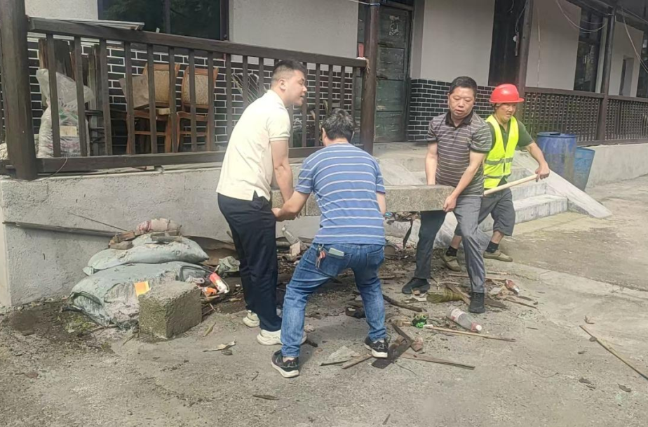 排查宣传齐发力，清障除患守平安