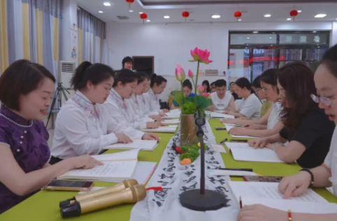 诵读经典润童心  家校共育促成长
