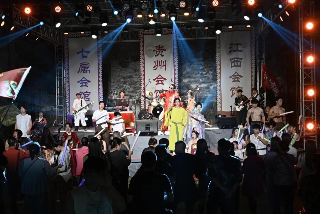 昼纳古巷清凉 夜赏国潮乐章 洪江古商城多元业态助力5A景区创建