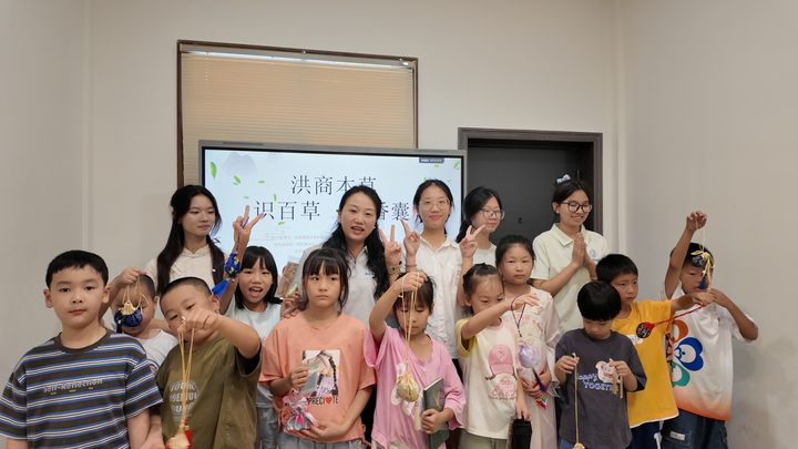 湖医学子暖心惠民送健康
