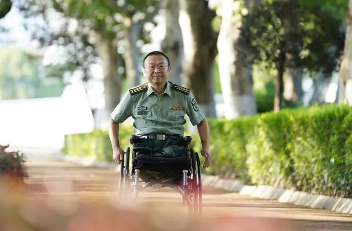 轮椅上“跑出”的加速度——记国防科大研究员王戟