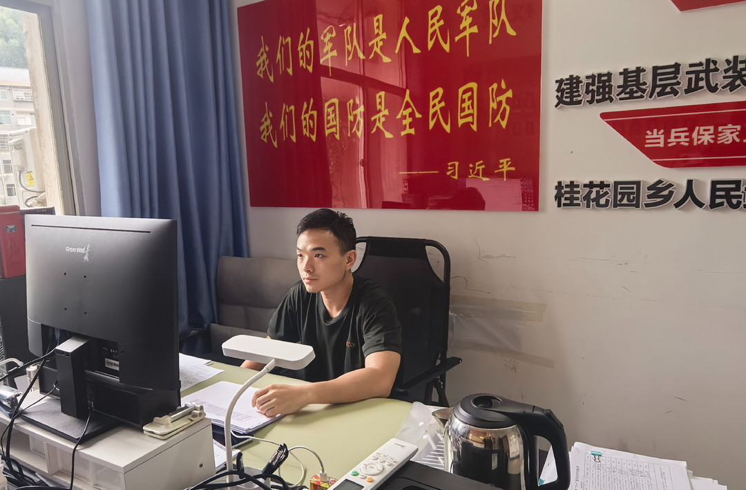 永不褪色的荣光｜扎根基层守初心 戎装褪尽续担当