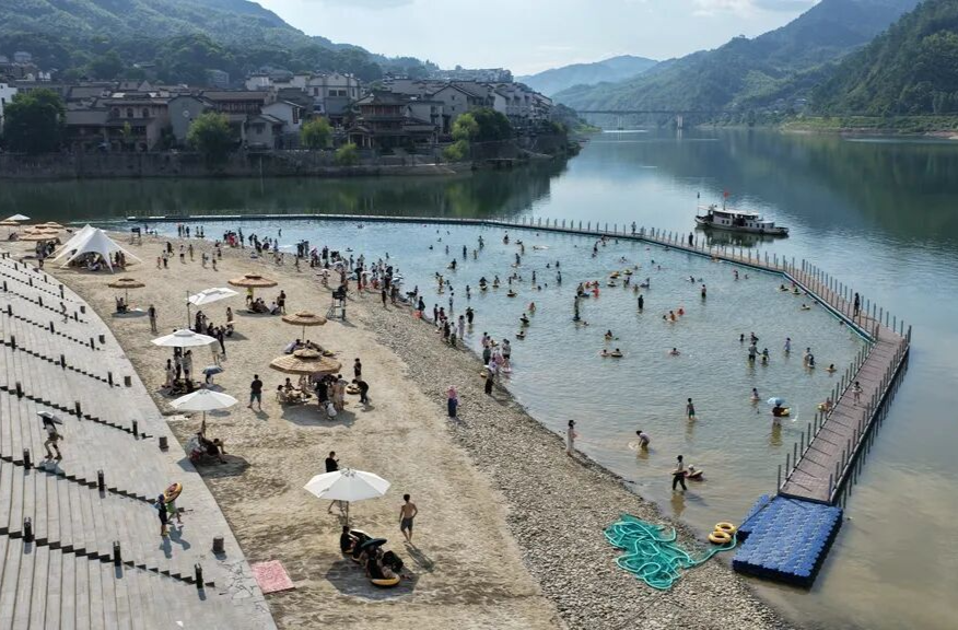 走出“浪浪山”，就来“浪浪滩”，洪江古商城新添一处消暑新地标