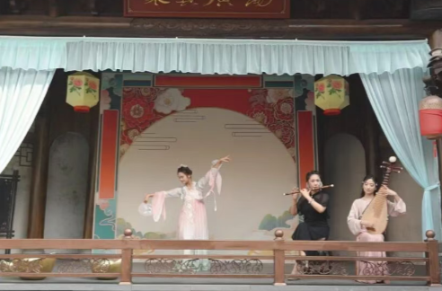 白日寻古趣街巷入画卷！洪江古商城“八月天天乐”日间NPC演艺精彩不断