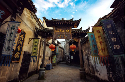 把行李放进宿舍，把“送学”变成一家人的“福地怀化”初印象