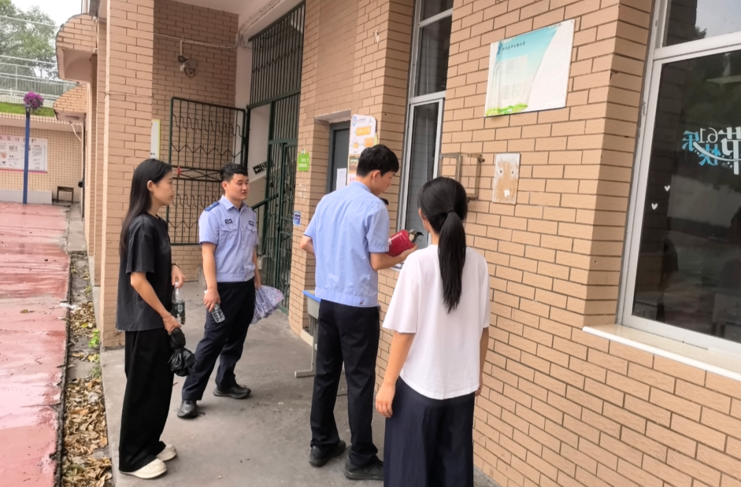 警街联动除隐患 守校护民筑平安