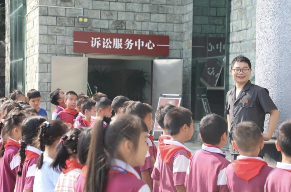 看法院、学法律、模拟法庭……洪江法院的“沉浸式普法”，太圈粉！