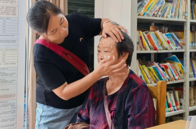 中秋月圆 金婚情长